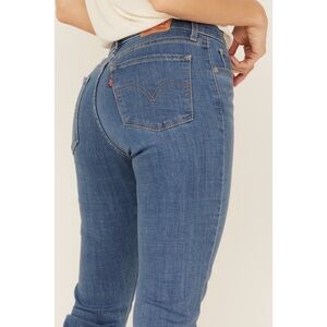 Levi’s Mid Rise Light Wash Skinny Jean